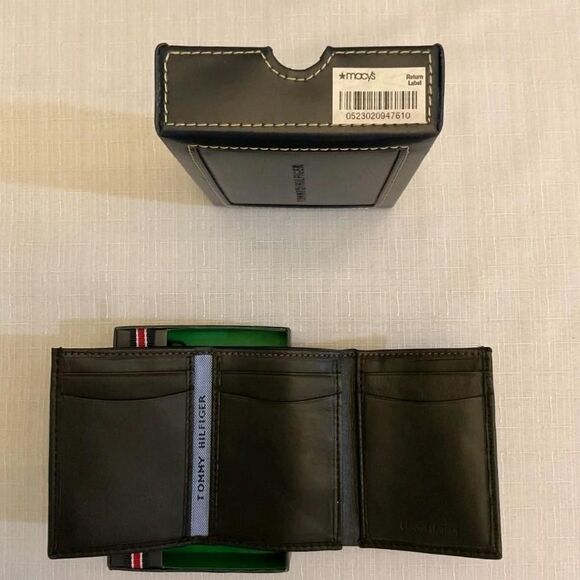 Tommy Hilfiger Men's Black Wallet - Picture 2 of 5